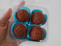 imagem de BRIGADEIRO CASEIRO- Caixinha com  04 UNIDADES